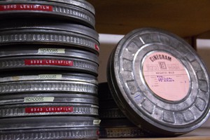 Die Filmrollen im SRF Archiv werden in Metall-Cases gelagert