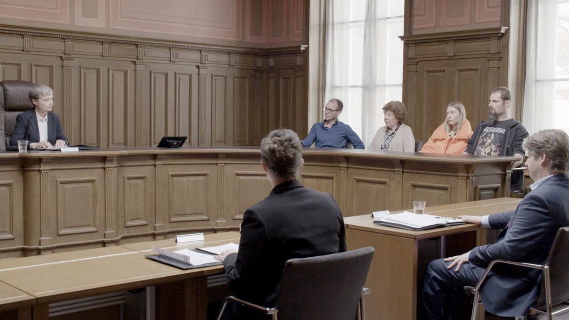 Gerichtsverhandlung: Die Geschworenen Stefan Gysel, Ruth Andrea, Maya Hotareck, Thomas Beutler