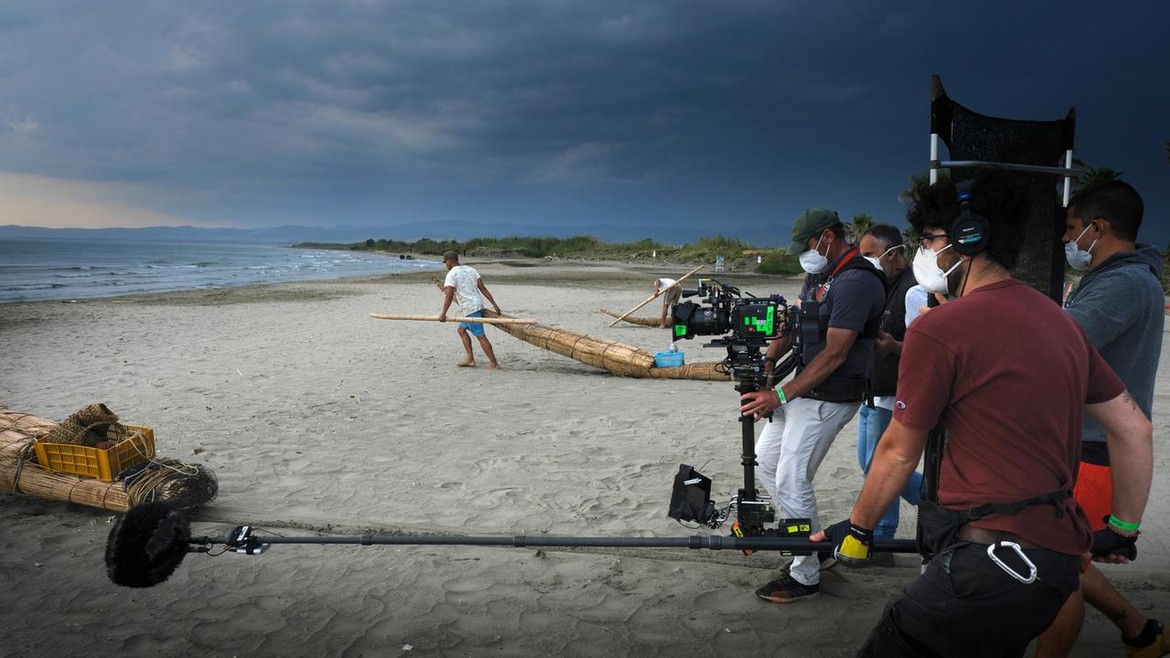 Die Eröffnungsszene der Serie wurde in Italien am Strand gedreht.